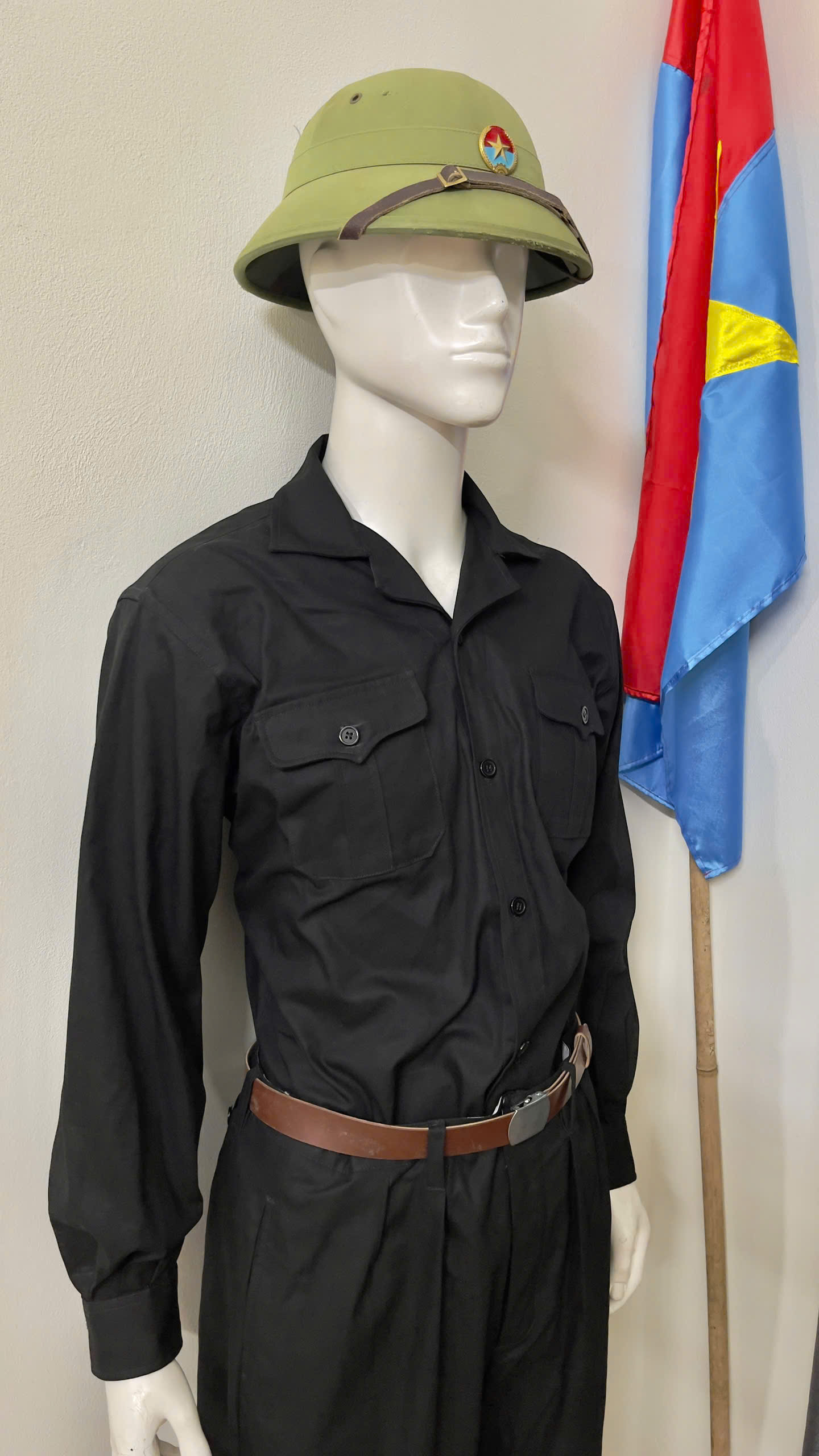 National Front for the Liberation of South Vietnam Uniform - Image 4